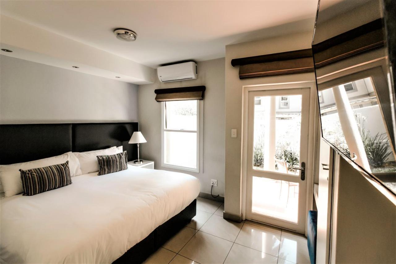 Villa Via Executive Suites With Power Back-Up Sandton Extérieur photo