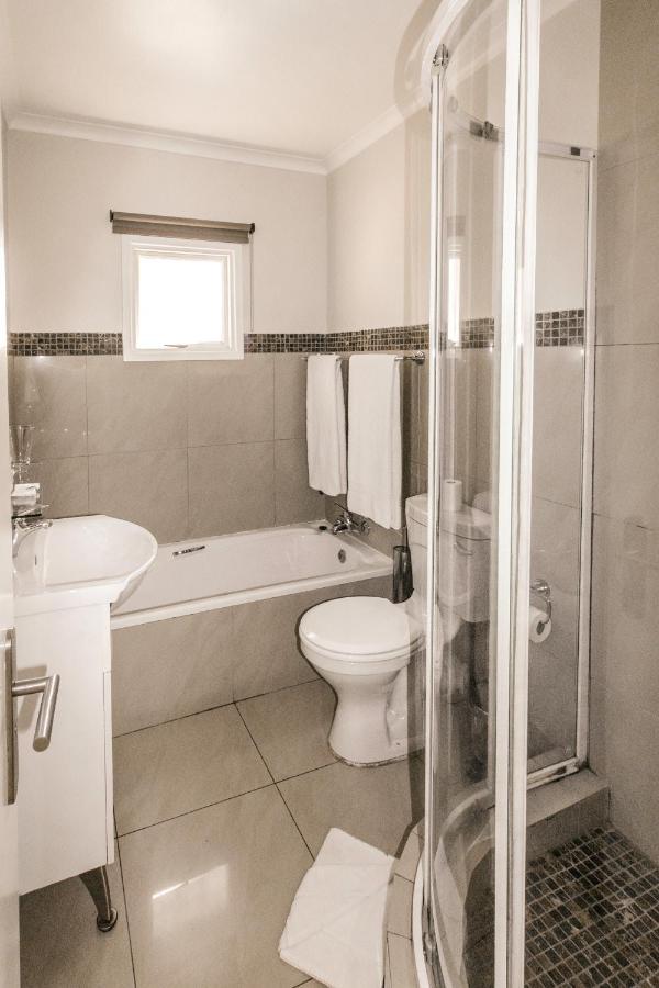 Villa Via Executive Suites With Power Back-Up Sandton Extérieur photo