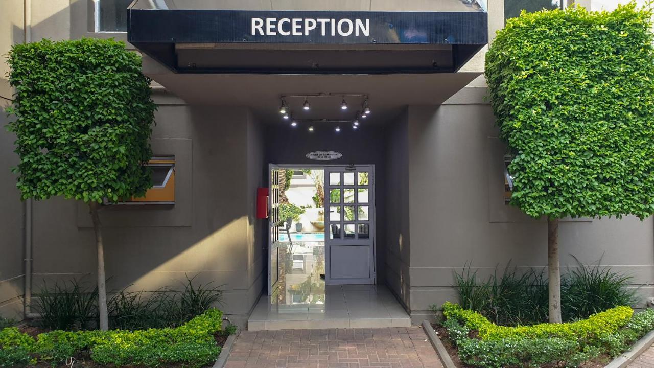 Villa Via Executive Suites With Power Back-Up Sandton Extérieur photo