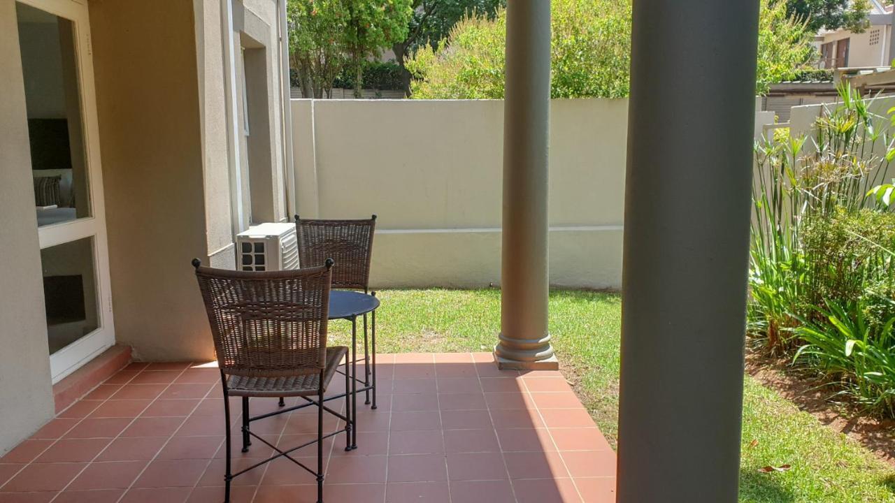 Villa Via Executive Suites With Power Back-Up Sandton Extérieur photo